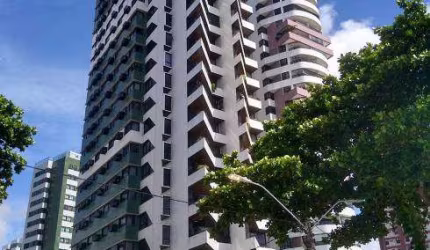 Apartamento com aproximadamente 170m2, 3 Quartos sendo 2 Suítes, Beira mar!