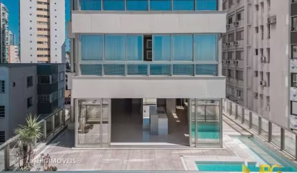 Diferenciado com 4 suítes, piscina privativa e uma linda vista para o mar