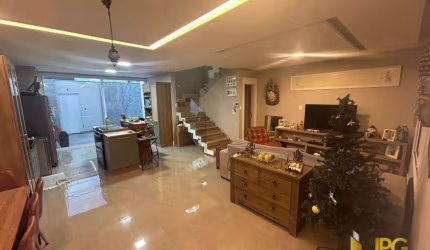 Casa Triplex Moderna e Sofisticada no centro de Balneário Camboriú | 220m²