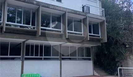 Sobrado com 6 quartos à venda ou para locação em Fazenda Morumbi - SP