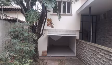 Casa com 4 quartos à venda em Pacaembu - SP