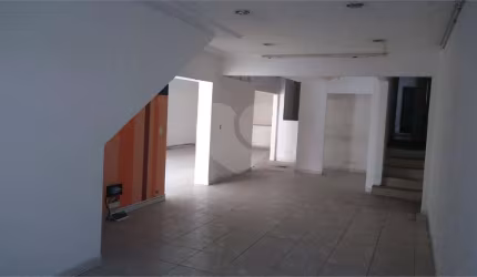 Casa térrea à venda ou para locação em Indianópolis - SP