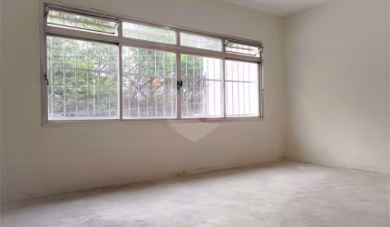 Casa térrea com 3 quartos à venda em Jardim Colombo - SP