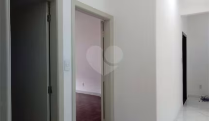 Apartamento com 2 quartos à venda ou para locação em República - SP