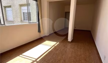 Apartamento com 2 quartos à venda em Aclimação - SP