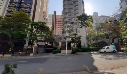 Apartamento com 4 quartos à venda em Moema - SP
