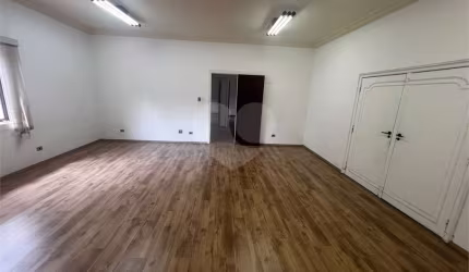 Casa térrea com 3 quartos à venda ou para locação em Jardim América - SP