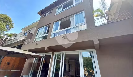 Sobrado com 4 quartos à venda em Jardim Itatinga - SP
