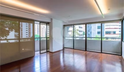 Apartamento com 3 quartos à venda em Aclimação - SP