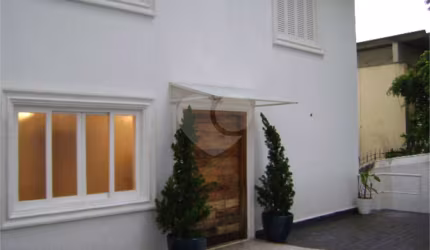 Casa com 5 quartos à venda em Vila Inah - SP