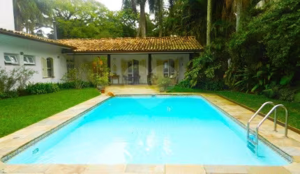 Casa térrea com 4 quartos à venda em Santo Amaro - SP