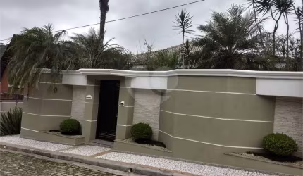 Casa térrea com 4 quartos à venda ou para locação em Horto Florestal - SP