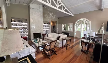 Casa com 4 quartos à venda em Granja Viana - SP