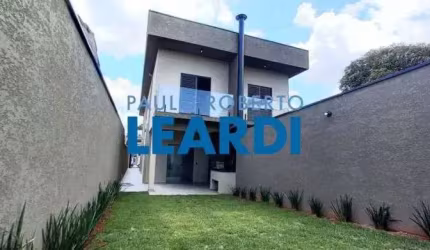 CASA ASSOBRADADA - ALVINÓPOLIS - SP