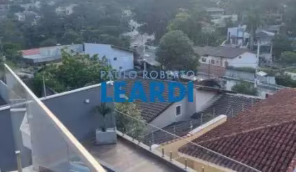 CASA ASSOBRADADA - JARDIM JARAGUÁ - SP