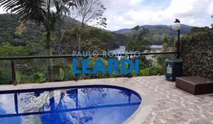 CASA EM CONDOMÍNIO - PORTÃO - SP