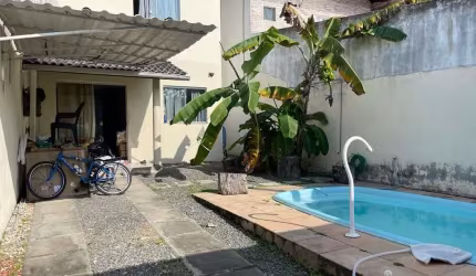 Casa com 3 dormitórios à venda no Jockey