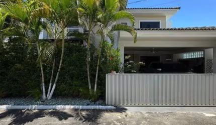 Casa com 4 dormitórios à venda em Buraquinho