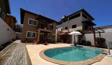 Casa com 4 dormitórios à venda, 181 m² por R$ 810.000 - Ipitanga - Lauro de Freitas/BA
