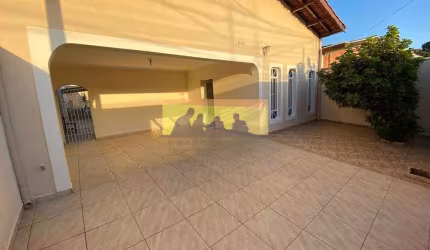 À Venda: Amplo Imóvel no Bairro Parque Taquaral, Campinas com 3 Quartos (1 Suíte), 3 Banheiros. Loc