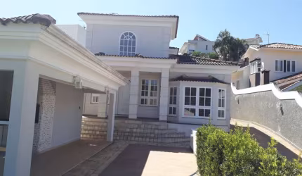 Casa Clássica em Condomínio em Frente Lago Taboão.
