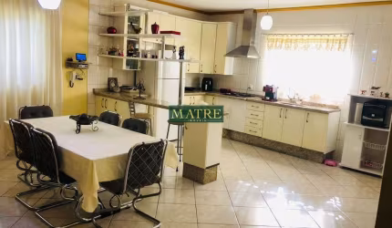 Sobrado com 4 dormitórios