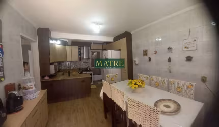 Casa com 3 Dormitórios e Edícula à Venda - Excelente Oportunidade!