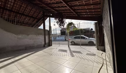 Casa em Praia Grande, na Tupi com 02 dor e 90 m2 de área útil.