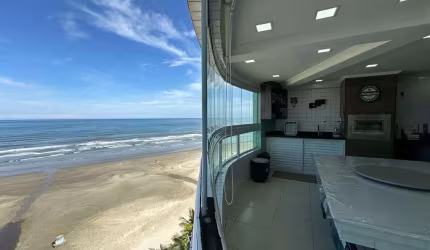 Apartamento em Praia Grande Frente Mar, 02 dorm frente mar.