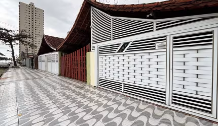 Casa apenas 160 metros da Praia, com terreno de 5x33