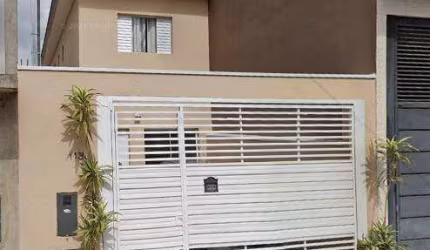 CASA COM TRÊS DORMITÓRIOS E DUAS VAGAS EM JANDIRA - JARDIM ANA CRISTINA