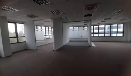 ALUGA-SE SALA COMERCIAL DE 245 M² EM ALPHAVILLE
