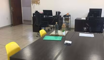 ALUGA-SE SALA COMERCIAL DE 100m2 - JANDIRA