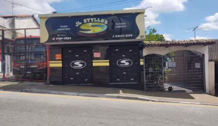 VENDE-SE CASA COM PONTO COMERCIAL - CARAPICUÍBA