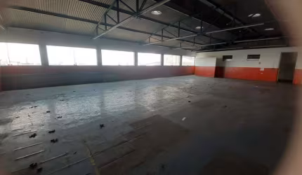 ALUGA-SE GALPÃO SOBRELOJA 900 m2 - CARAPICUÍBA -