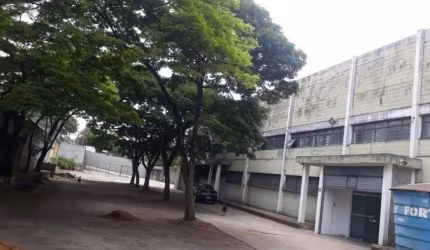 GALPÃO INDUSTRIAL COM 4.000 M² DE ÁREA CONSTRUÍDA NA VILA MENK - SP