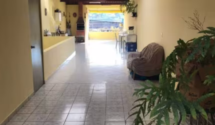 LINDA CASA PROX. AO CENTRO
