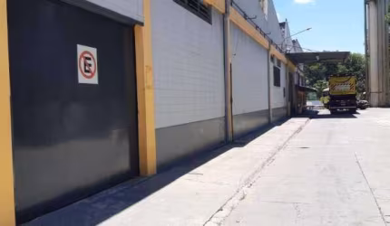Alugo galpão condomínio fechado 1200 m² Jandira SP.