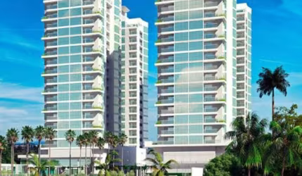 Apartamento pé na areia em Piçarras com 3 quartos.