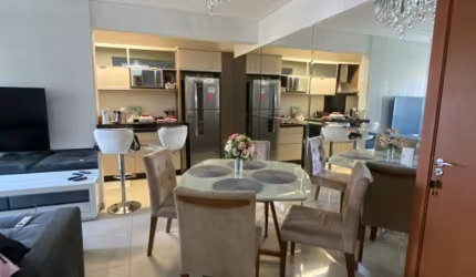 Lindo apartamento com 2 quartos no Glória