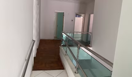 Casa no Cidade jardim, em excelente localização