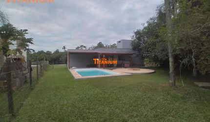 Casa a venda em Condomínio fechado em Lomba Grande