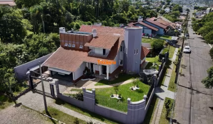 Casa à venda em Novo Hamburgo com 6 dorm.