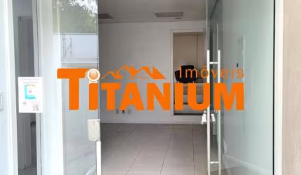 Casa Comercial Ampla com 9 Salas e 6 Vagas no Bairro Rio Branco