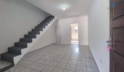 Vendo casa geminada de 2 dormitórios e ampla garagem no Saboó em Santos