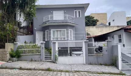 Casa com 3 quartos sendo 2 suítes em Coqueiros - Florianópolis - SC