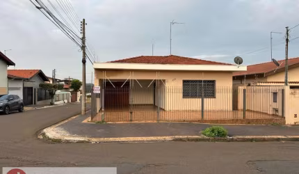 Casa para Venda em Pirassununga, Vila Pinheiro, 2 dormitórios, 2 banheiros, 2 vagas
