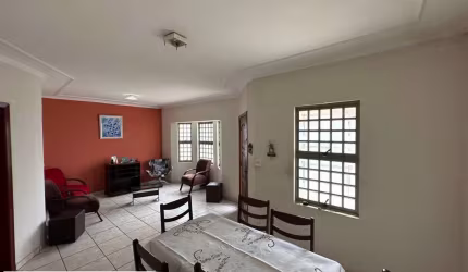 Casa para Venda em Pirassununga, Jardim Cidade Nova, 3 dormitórios, 1 suíte, 1 banheiro, 2 vagas