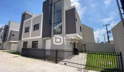 Sobrado 3 quartos, amplo terreno à venda, 105 m² por R$ 639.000 - Uberaba - Curitiba/PR