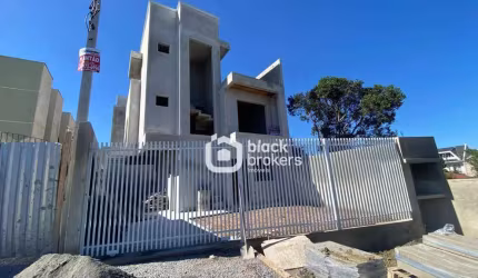 Sobrado Frente Para Rua, 3 Suítes  à Venda, 133 m² Por R$ 898.000,00 - Capão Raso - Curitiba/PR